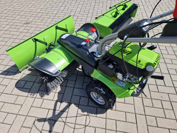 Zipper Maschinen Kehrmaschine ZI-KM1000 Kehrmaschine inkl. Staub- und Schneeschild